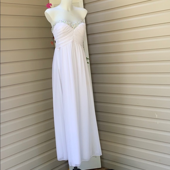 Jolie Dresses & Skirts - Beautiful long dress